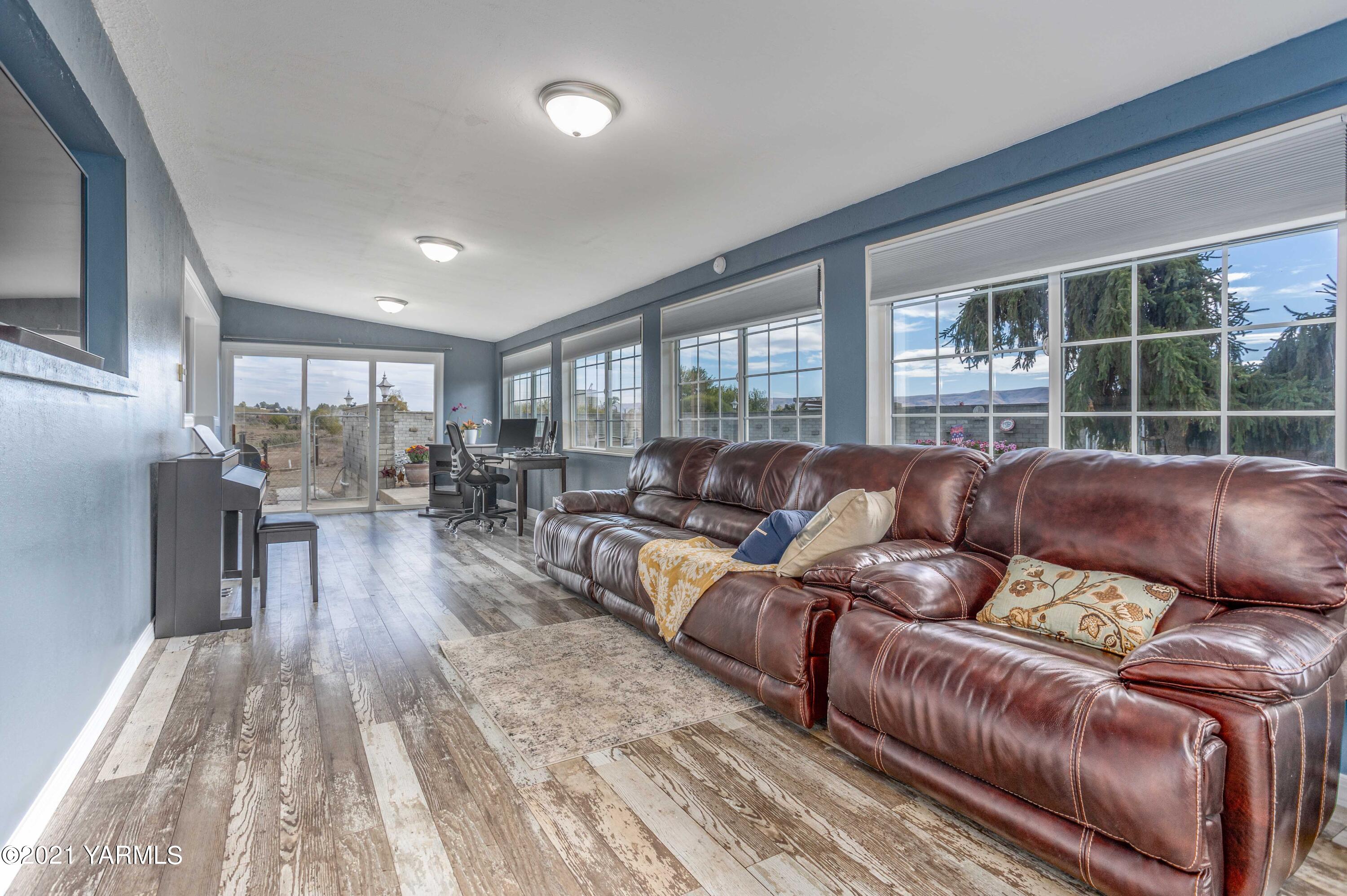 570 Chase Road Grandview, WA 98930 - Photo 13 of 42 a living room with furniture and a wooden floor
