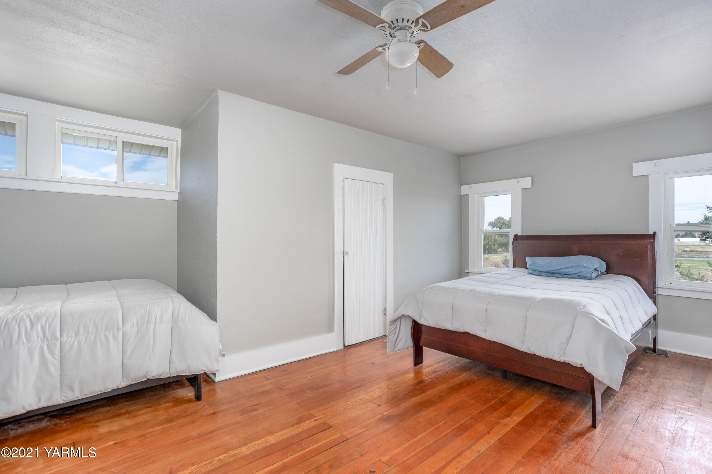 570 Chase Road Grandview, WA 98930 - Photo 15 of 42 a bedroom with a bed and wooden floor