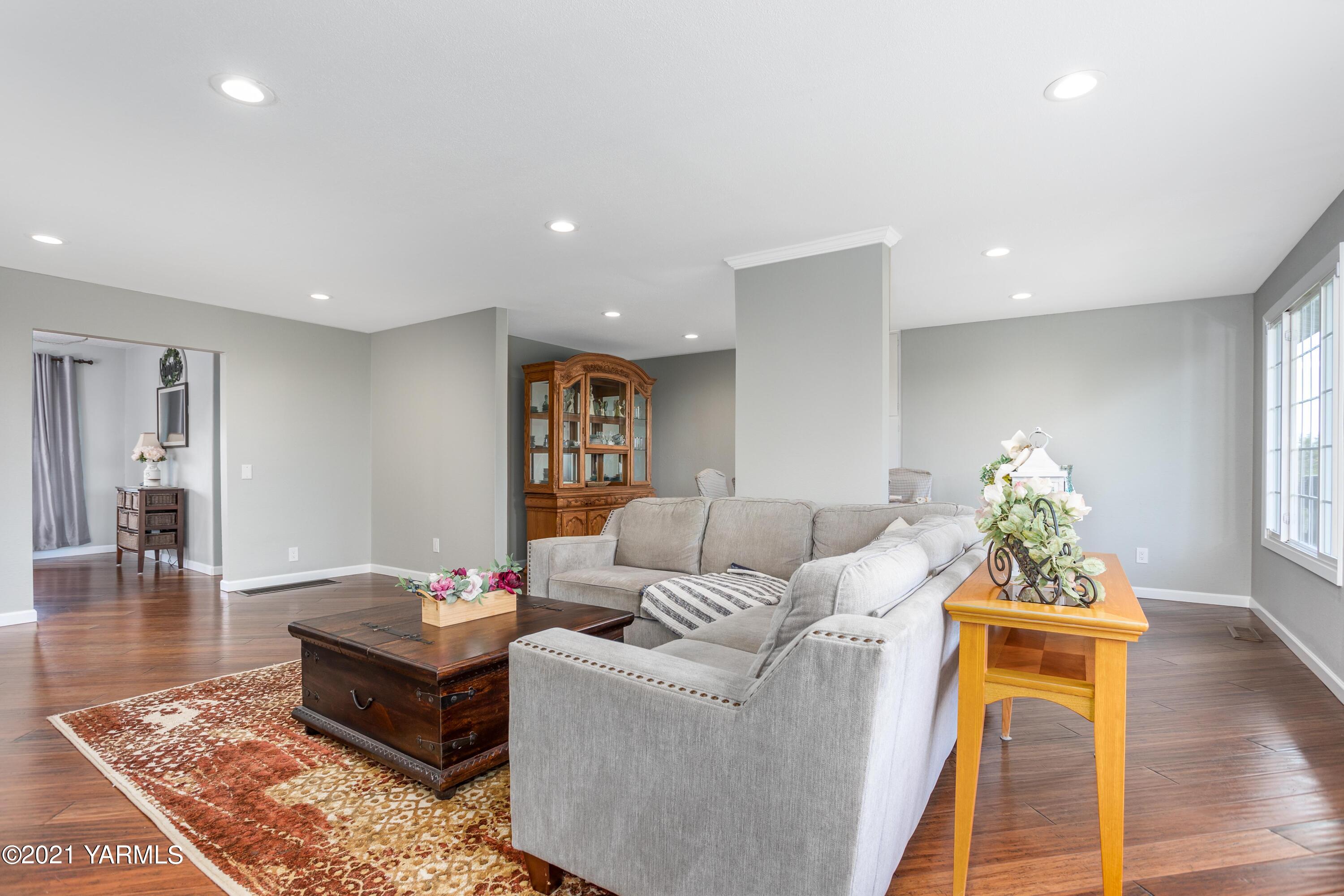 570 Chase Road Grandview, WA 98930 - Photo 6 of 42 a living room with furniture and a wooden floor