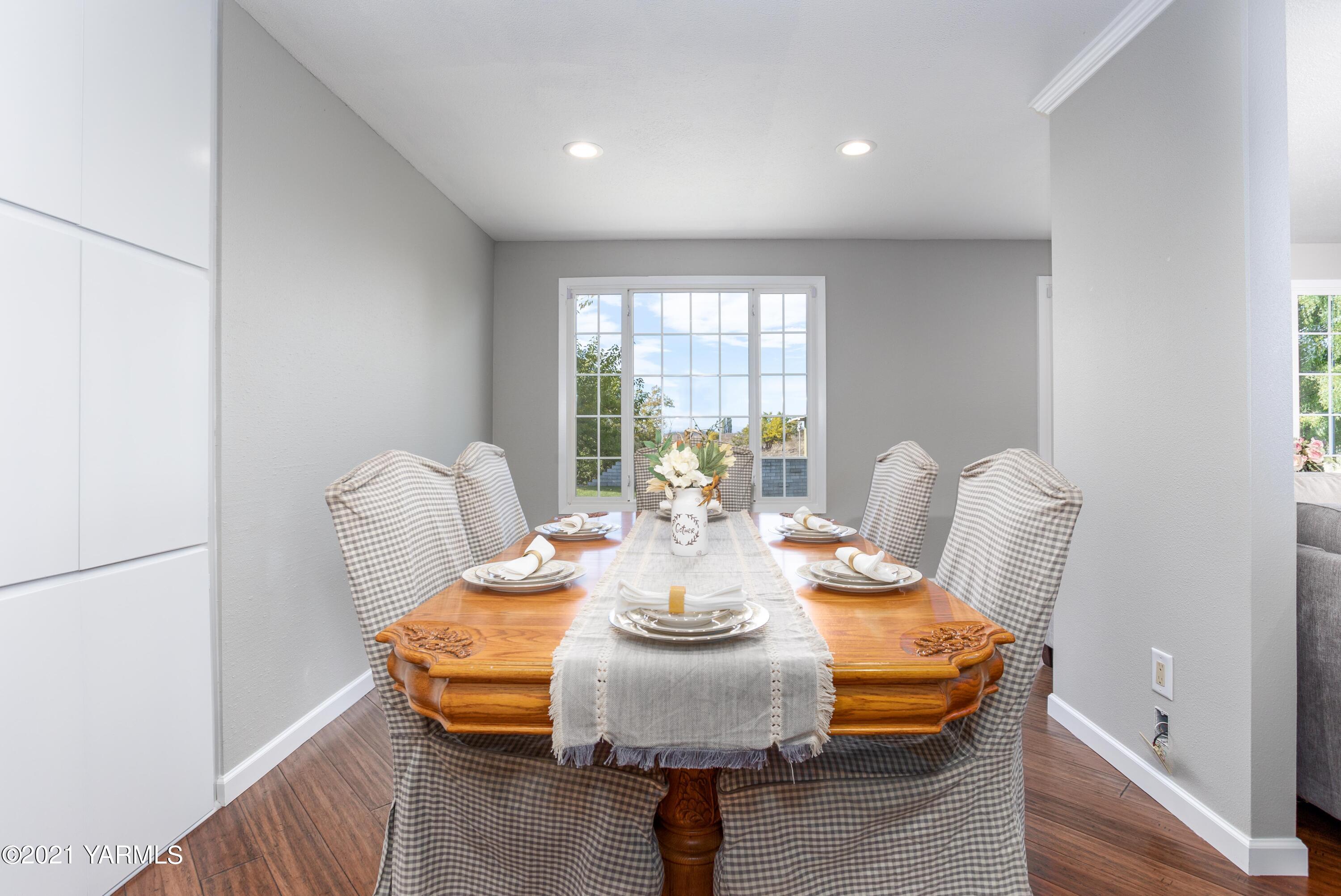 570 Chase Road Grandview, WA 98930 - Photo 7 of 42 a dining room with furniture and wooden floor