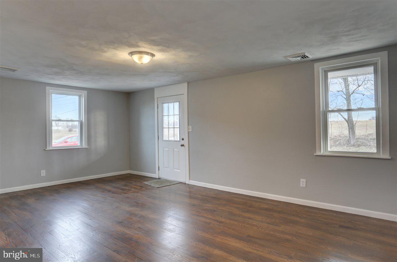 1807 Mapledale Road Elizabethtown, PA 17022 - Photo 4 of 24 Gallery Image 4
