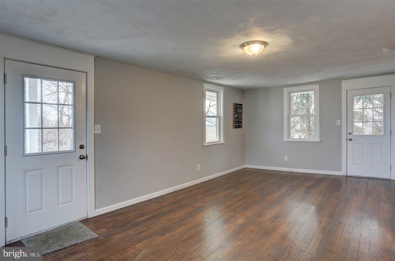 1807 Mapledale Road Elizabethtown, PA 17022 - Photo 5 of 24 Gallery Image 5