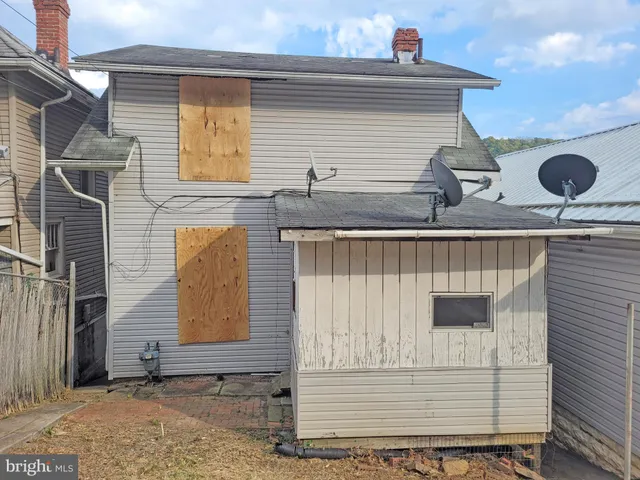 a front view of a house with garage