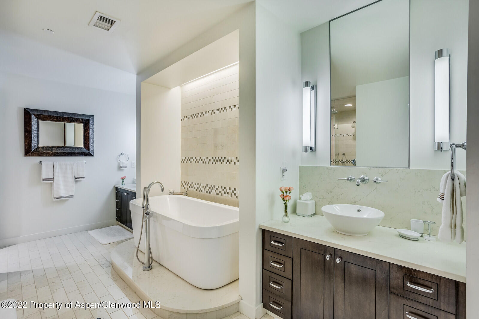 405 South Monarch Street, Unit 209 Aspen, CO 81611 - Photo 13 of 33 a bathroom with a double vanity sink a mirror and a bathtub
