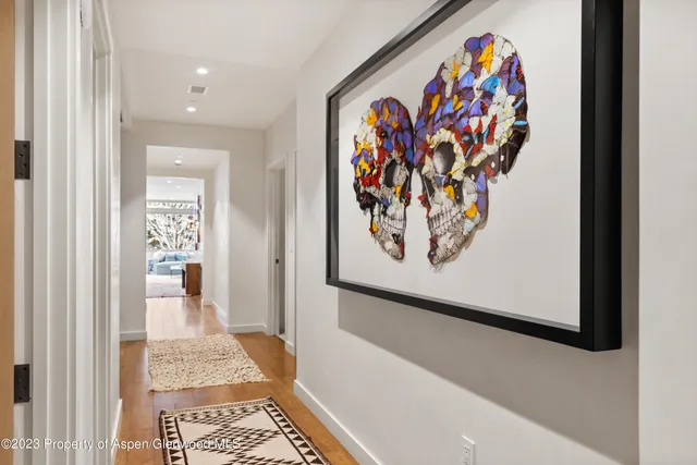 a picture of a painting on the wall