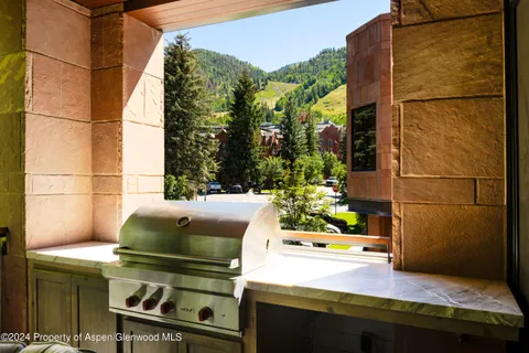 a view of a entrance door of the house