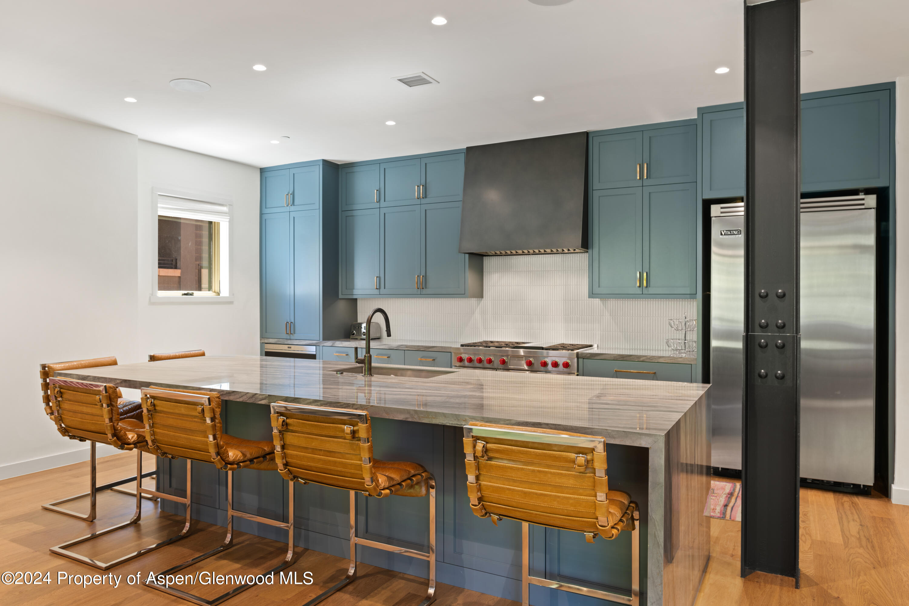 405 South Monarch Street, Unit 209 Aspen, CO 81611 - Photo 9 of 33 a kitchen with a table chairs sink and refrigerator