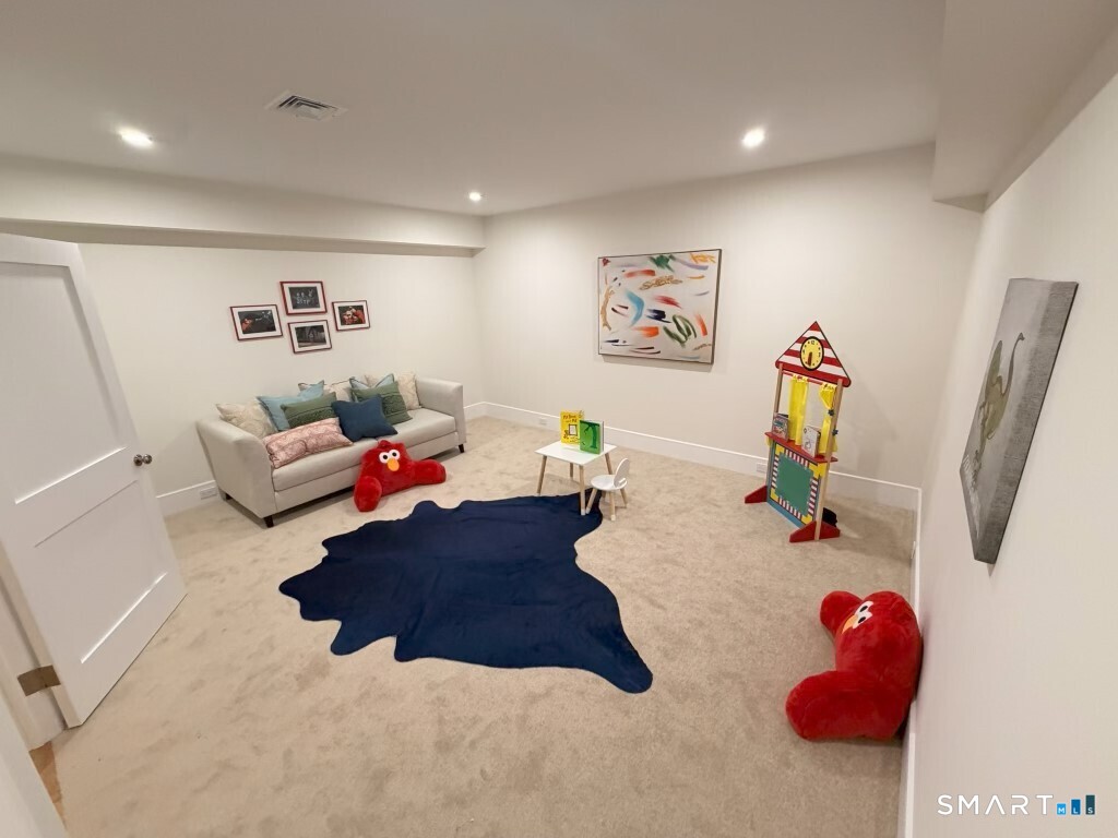 20 Fresenius Road Westport, CT 06880 - Photo 14 of 18 a living room with furniture