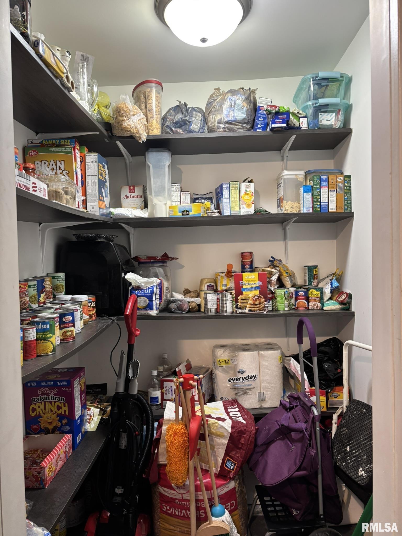 506 East Elm Street Canton, IL 61520 - Photo 11 of 33