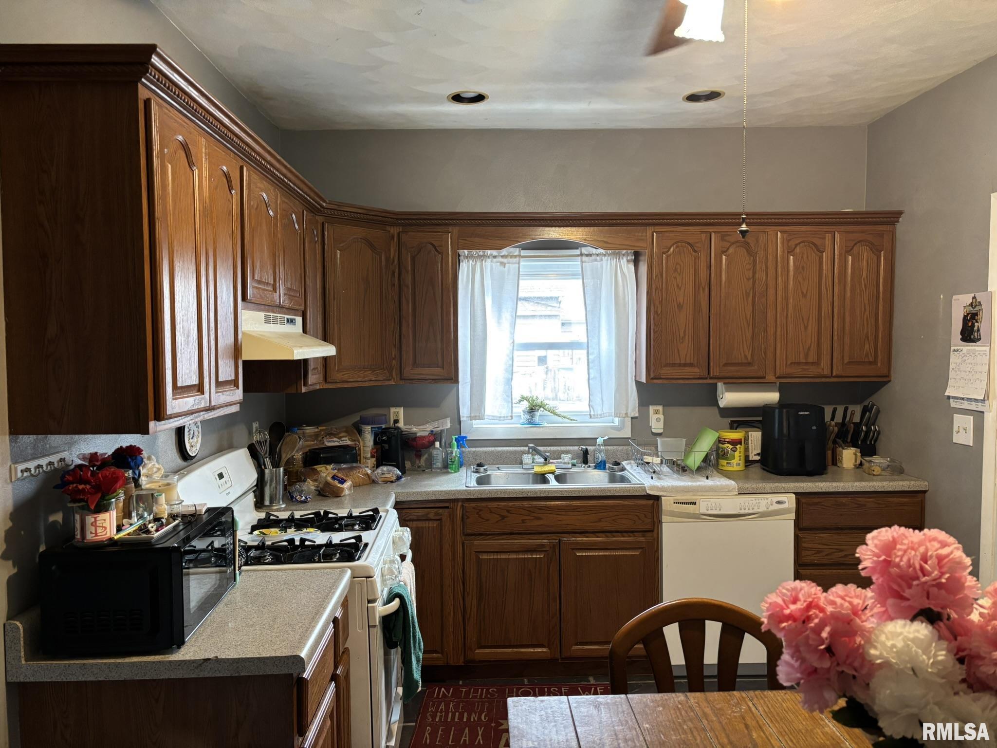 506 East Elm Street Canton, IL 61520 - Photo 10 of 33