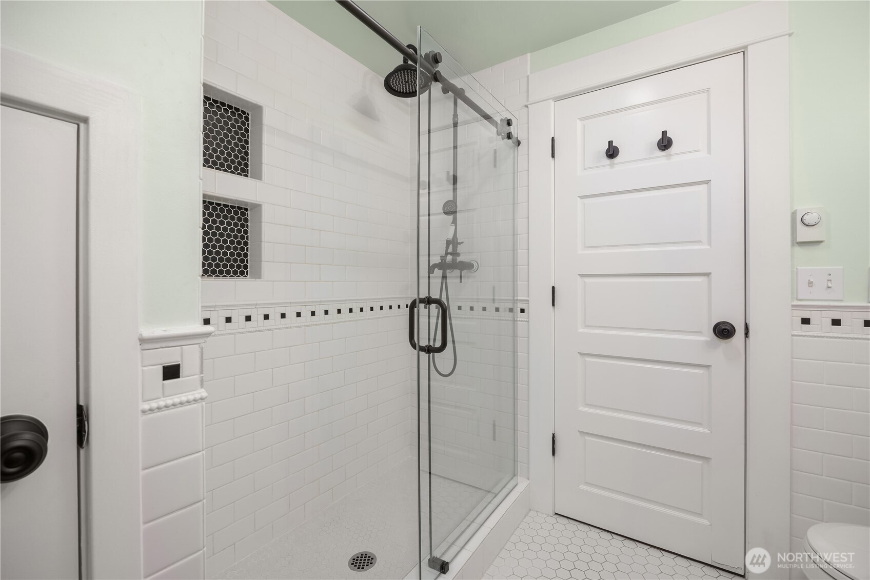 907 Northeast 72nd Street Seattle, WA 98115 - Photo 19 of 39