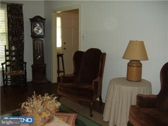 489 Sharon Road Colmar, PA 18915 - Photo 3 of 12 Living Room