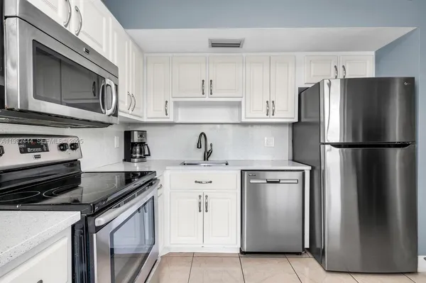 $2,500 | 2800 North Palm Aire Drive, Unit 309, Pompano Beach, FL 33069