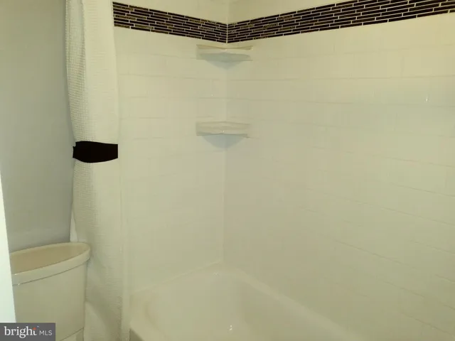 $1,300 | 1010 Race Street, Unit 8M, Philadelphia, PA 19107