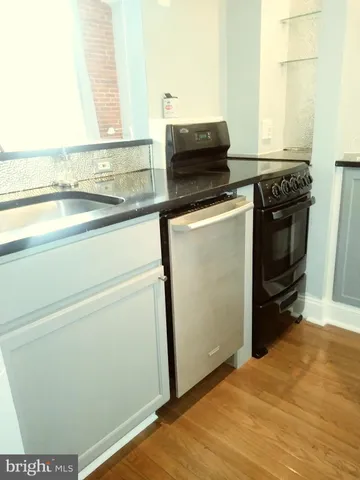 $1,300 | 1010 Race Street, Unit 8M, Philadelphia, PA 19107