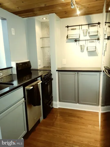 $1,300 | 1010 Race Street, Unit 8M, Philadelphia, PA 19107