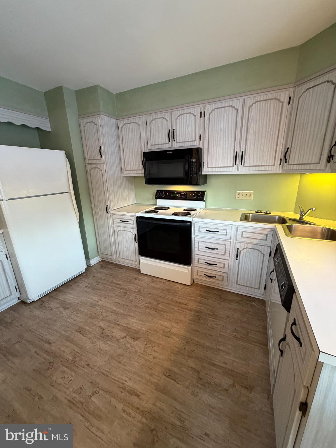 118 Gretchen Drive Reading, PA 19607 - Photo 12 of 33 Charming kitchen with classic cabinetry.