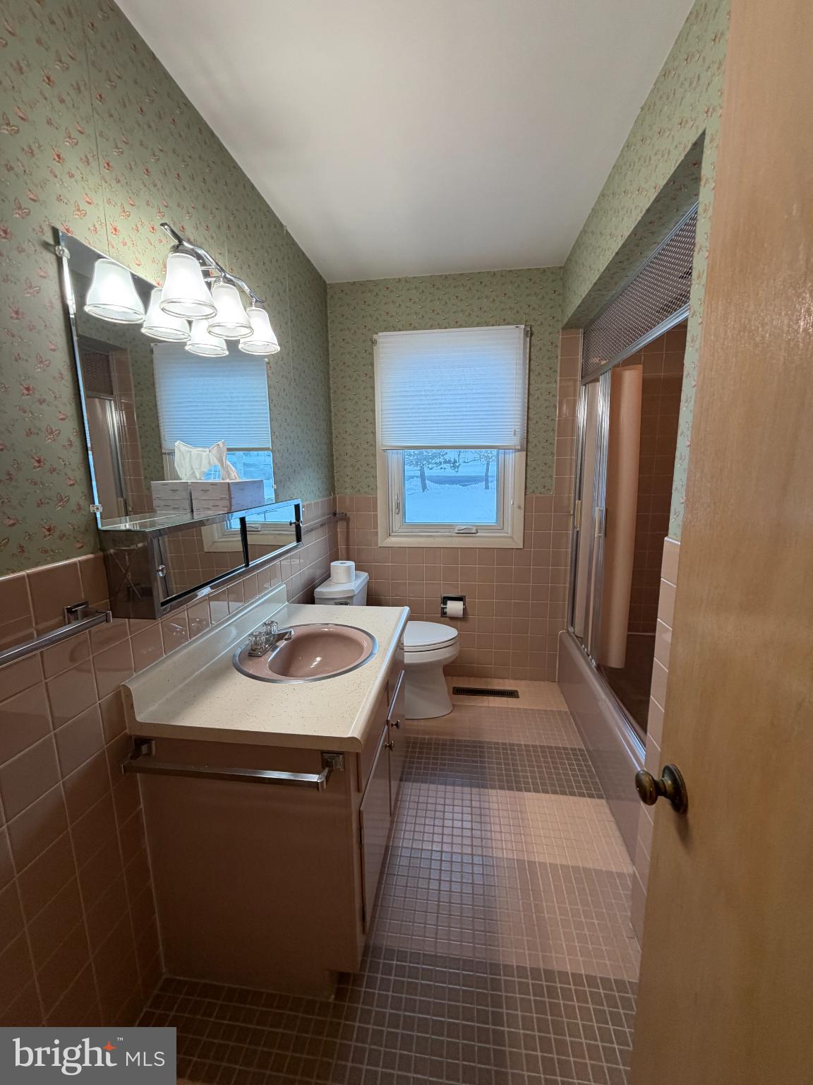 118 Gretchen Drive Reading, PA 19607 - Photo 16 of 33 Charming vintage bathroom with floral accents.