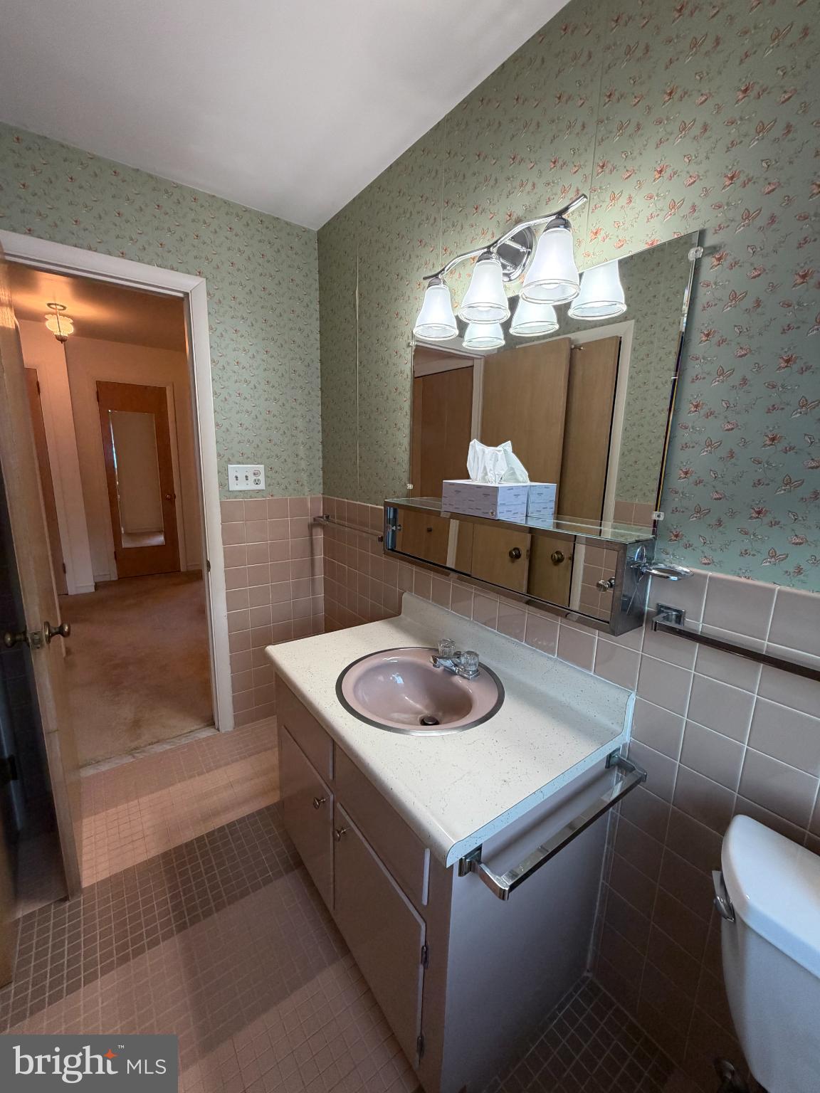 118 Gretchen Drive Reading, PA 19607 - Photo 19 of 33 Charming vintage bathroom very well maintained.