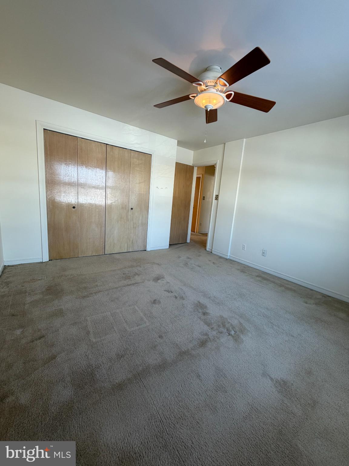118 Gretchen Drive Reading, PA 19607 - Photo 20 of 33 Spacious room ceiling fan and large closet.