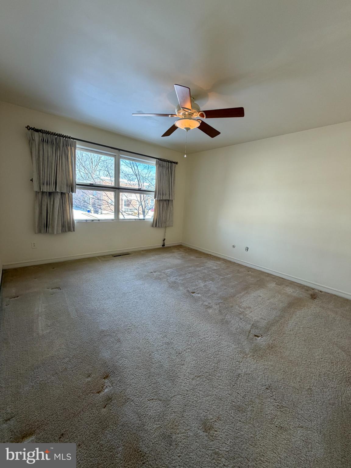 118 Gretchen Drive Reading, PA 19607 - Photo 7 of 33 Spacious living room with natural light and charm.