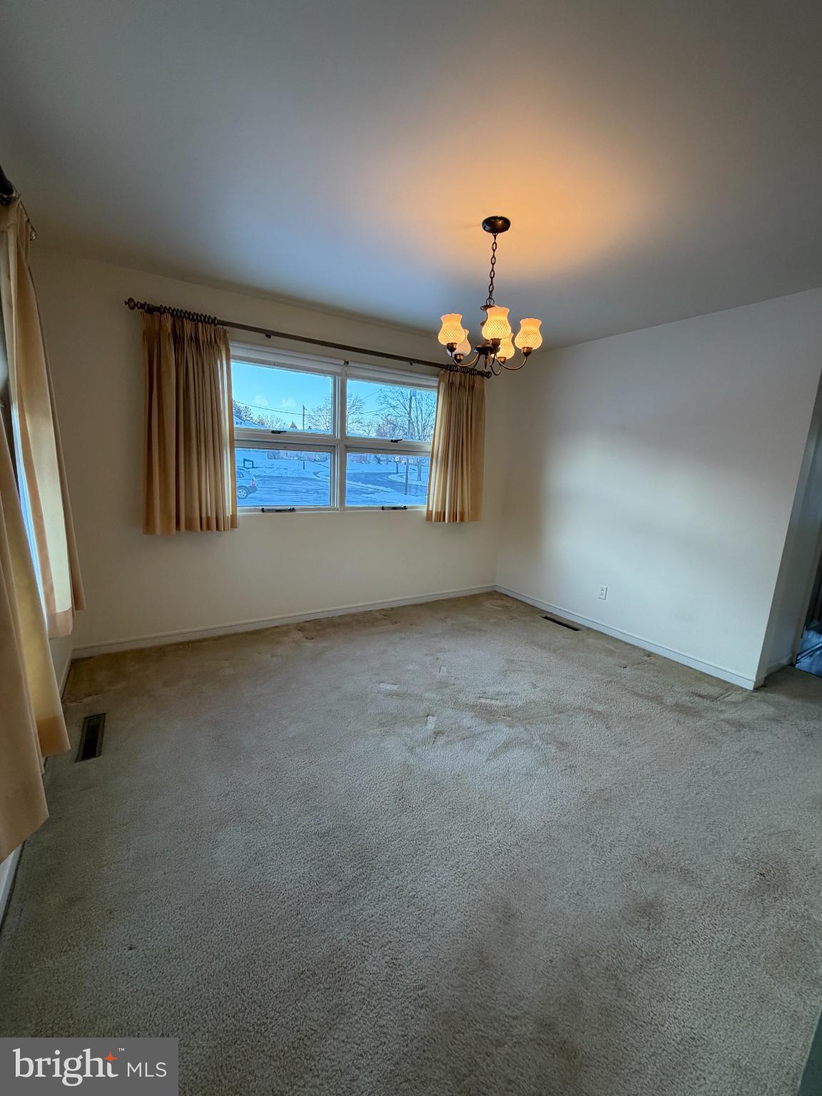 118 Gretchen Drive Reading, PA 19607 - Photo 10 of 33 Dining Room
