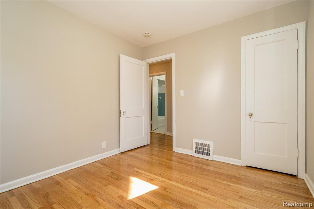 24844 Landau Center Line, MI 48015 - Photo 33 of 58
