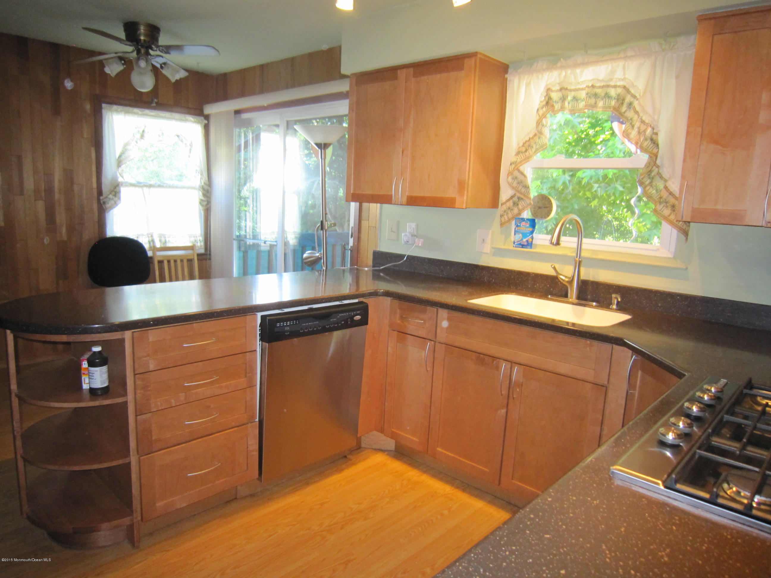 7 Pittsfield Road Howell, NJ 07731 - Photo 2 of 15 Eat in kitchen