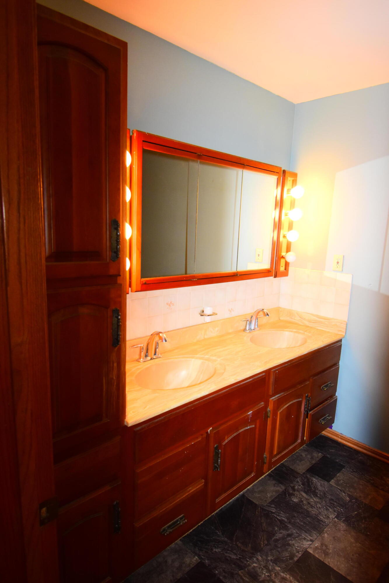 853 West Keil Road New Holstein, WI 53061 - Photo 17 of 26 master bath