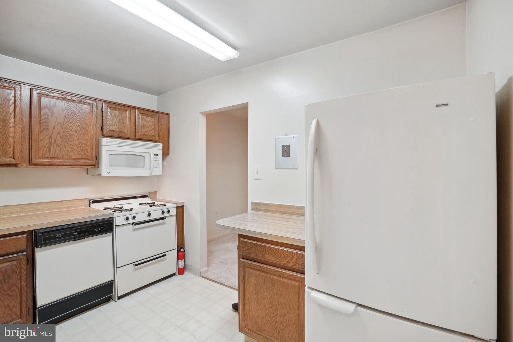 1546 Northgate Square, Unit 154622B Reston, VA 20190 - Photo 10 of 25 Kitchen