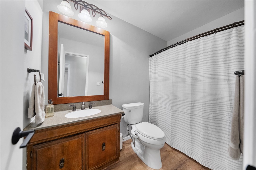 17705 Rodeo Road Lake Elsinore, CA 92530 - Photo 26 of 65 BAthroom