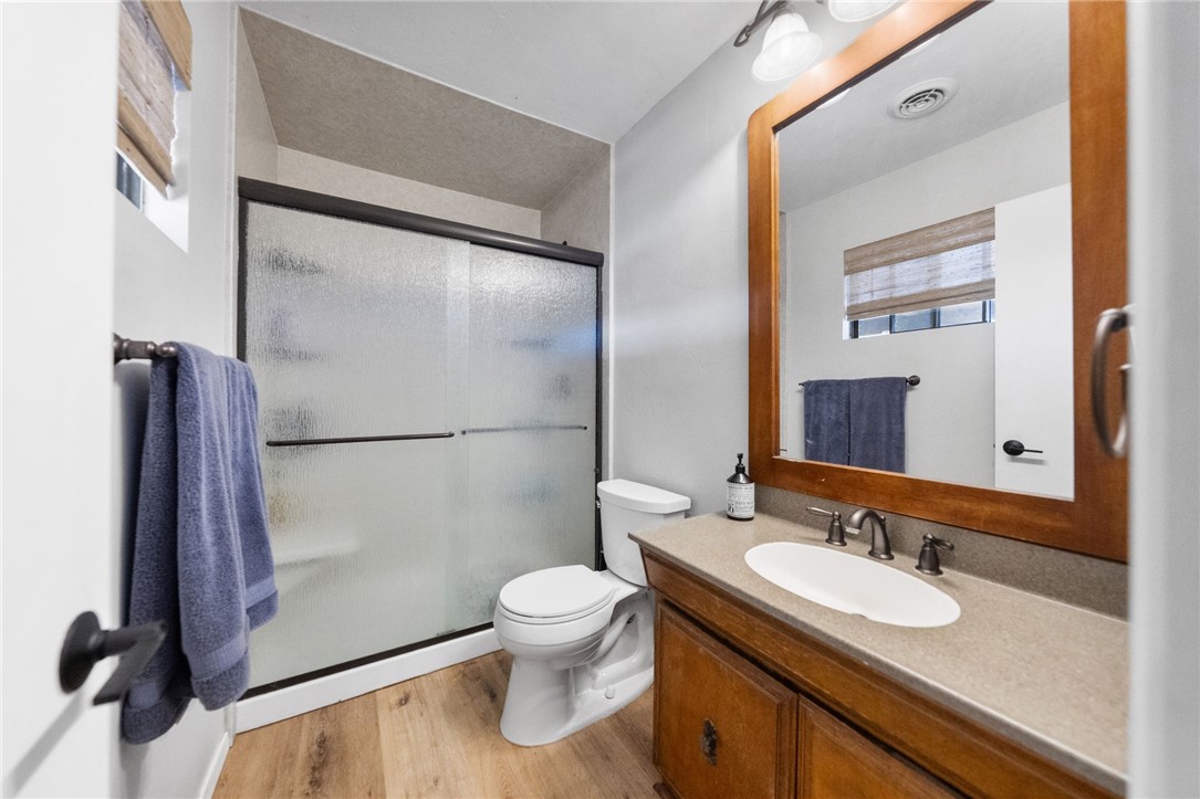 17705 Rodeo Road Lake Elsinore, CA 92530 - Photo 28 of 65 Primary Bath