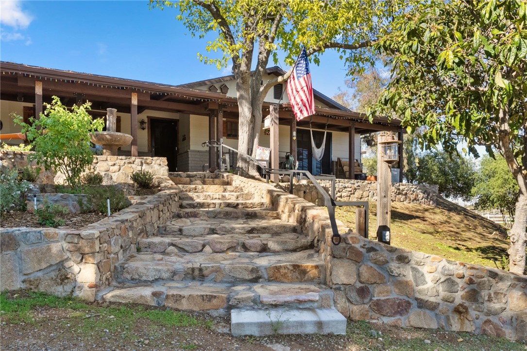 17705 Rodeo Road Lake Elsinore, CA 92530 - Photo 9 of 65