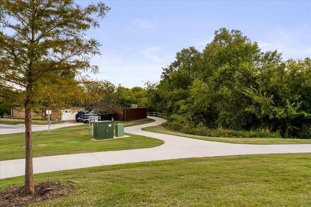 1208 Kesser Drive Plano, TX 75025 - Photo 33 of 33 View of home's community featuring a lawn and concrete driveway