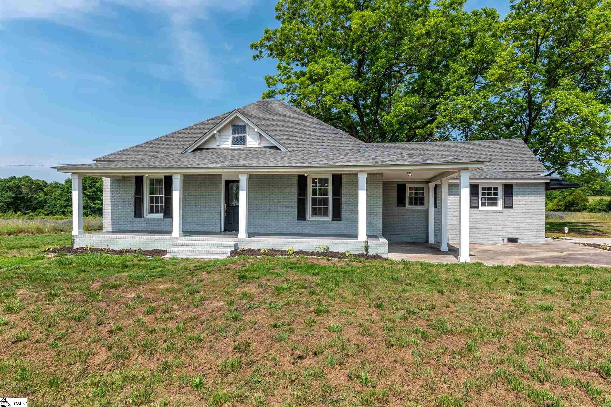 212 Barnett Road Campobello, SC 29322 - Photo 2 of 31