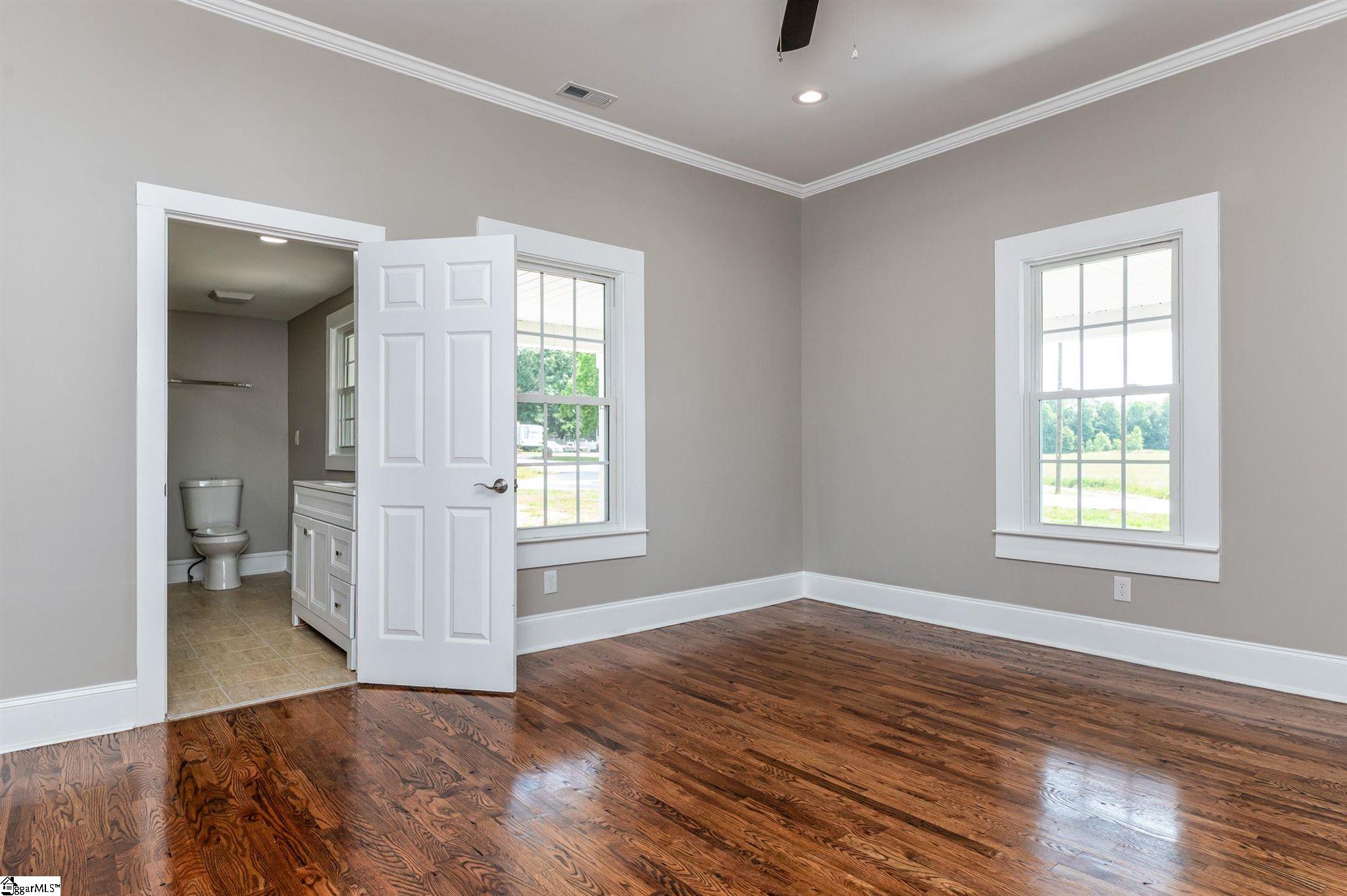 212 Barnett Road Campobello, SC 29322 - Photo 17 of 31