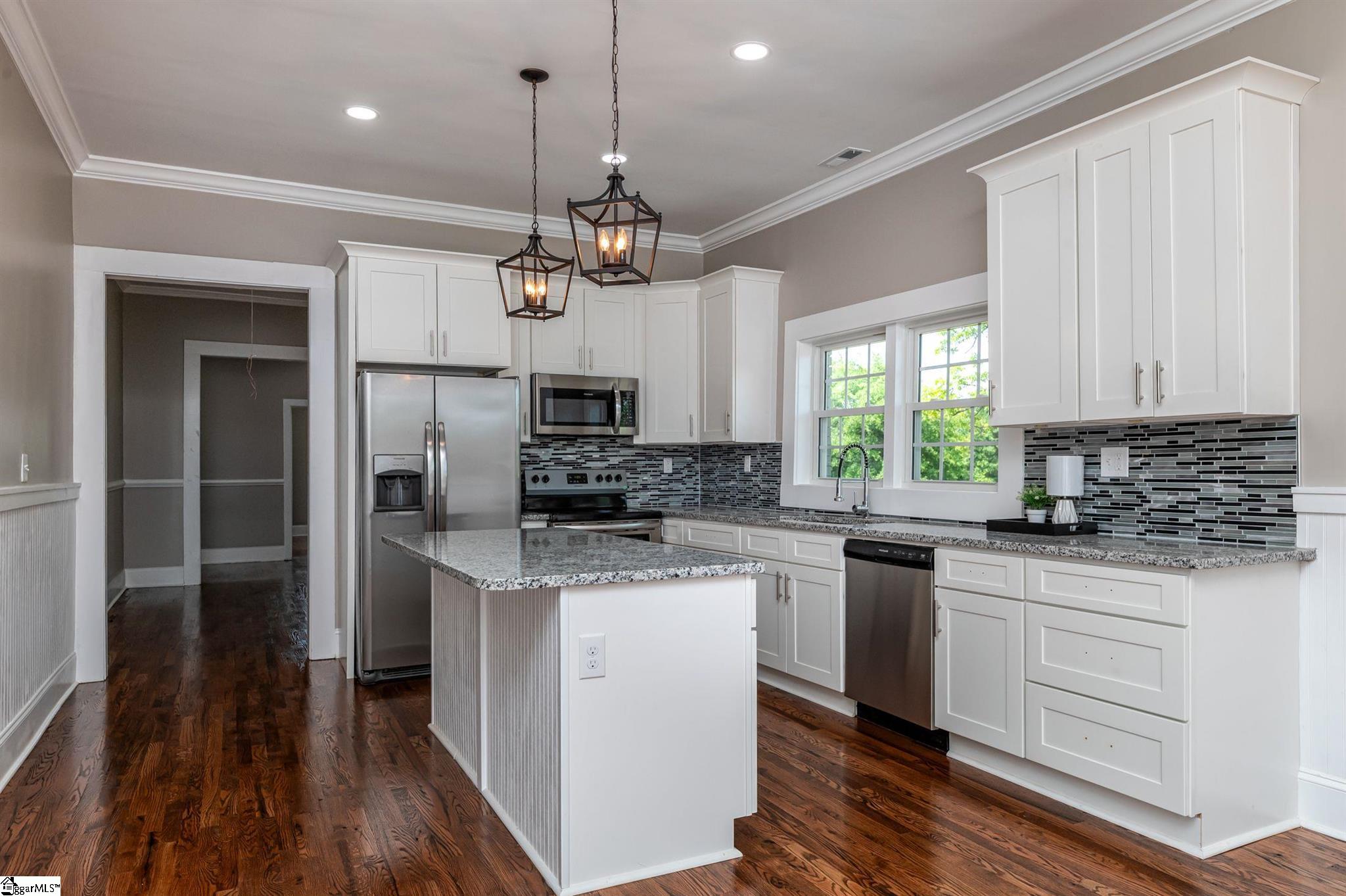 212 Barnett Road Campobello, SC 29322 - Photo 4 of 31