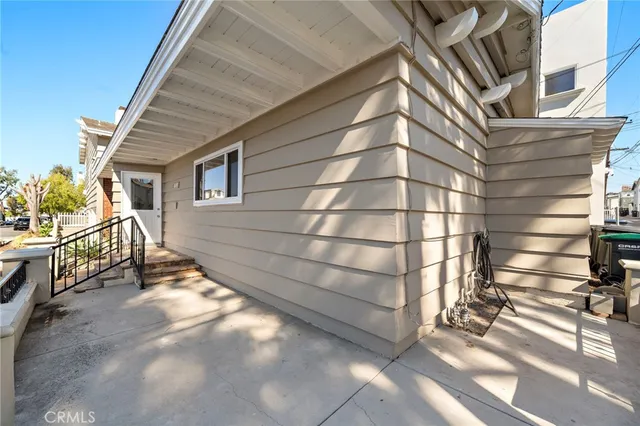 a house view with a outdoor space