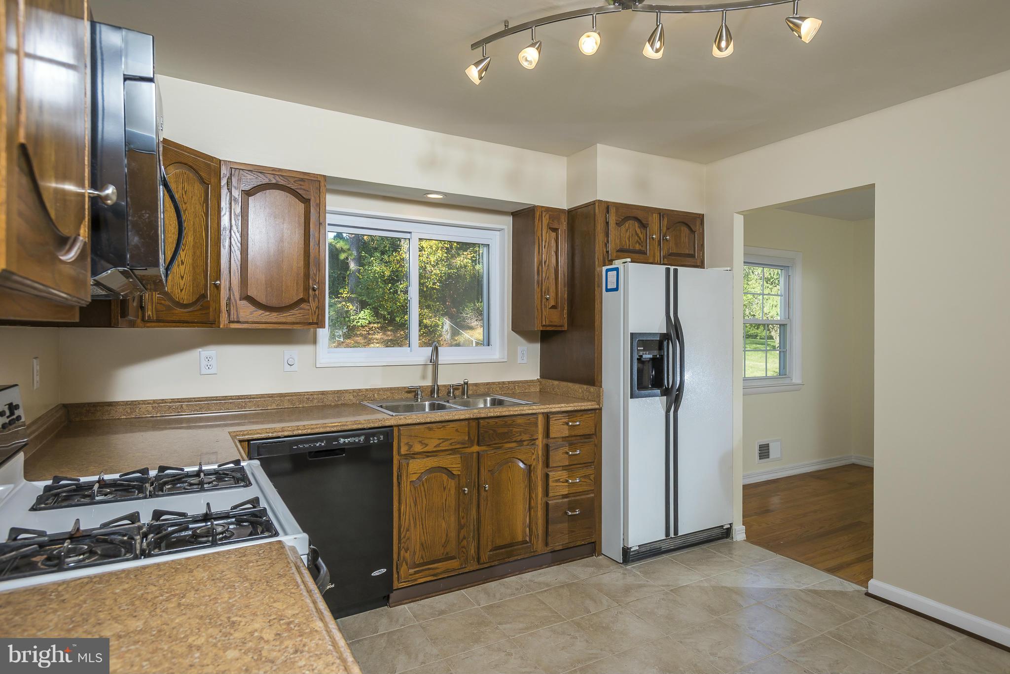 604 Shirley Manor Road Reisterstown, MD 21136 - Photo 7 of 27 Kitchen with ceramic tile floors