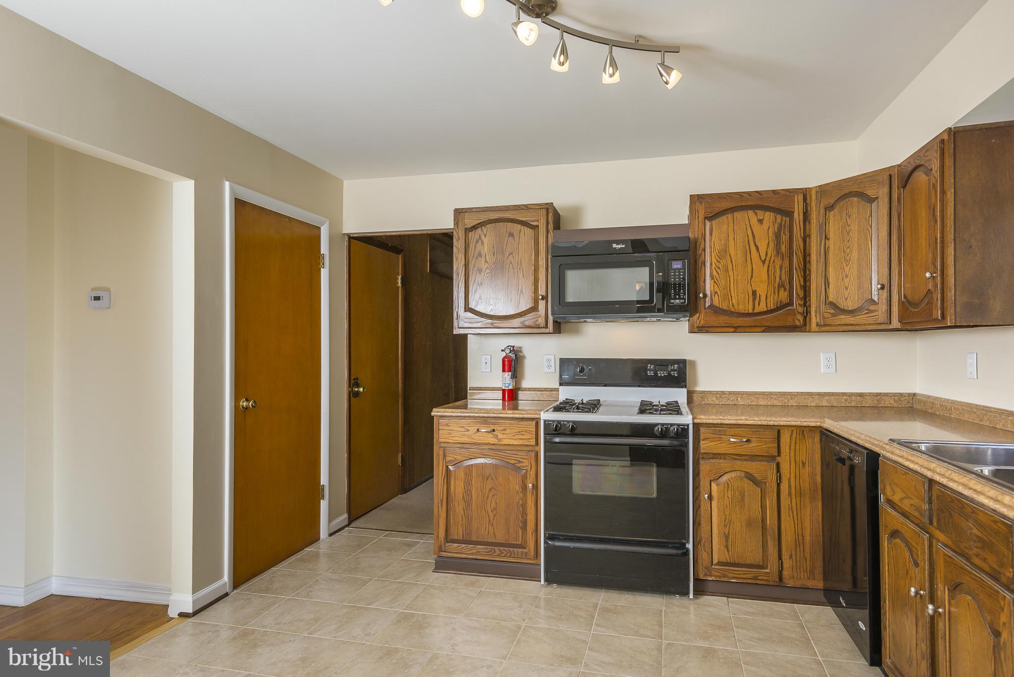 604 Shirley Manor Road Reisterstown, MD 21136 - Photo 9 of 27 Kitchen