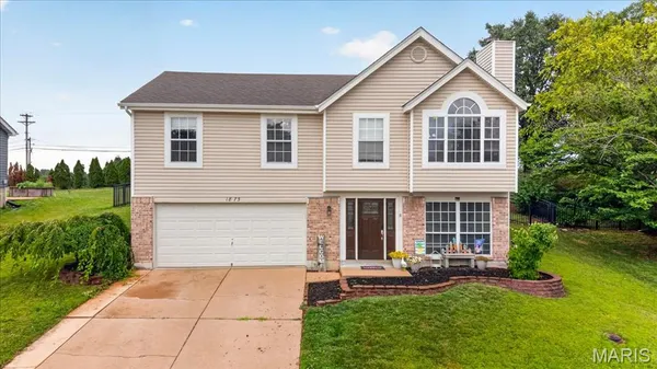 $324,900 | 1873 Fox Pointe Drive, Arnold, MO 63010