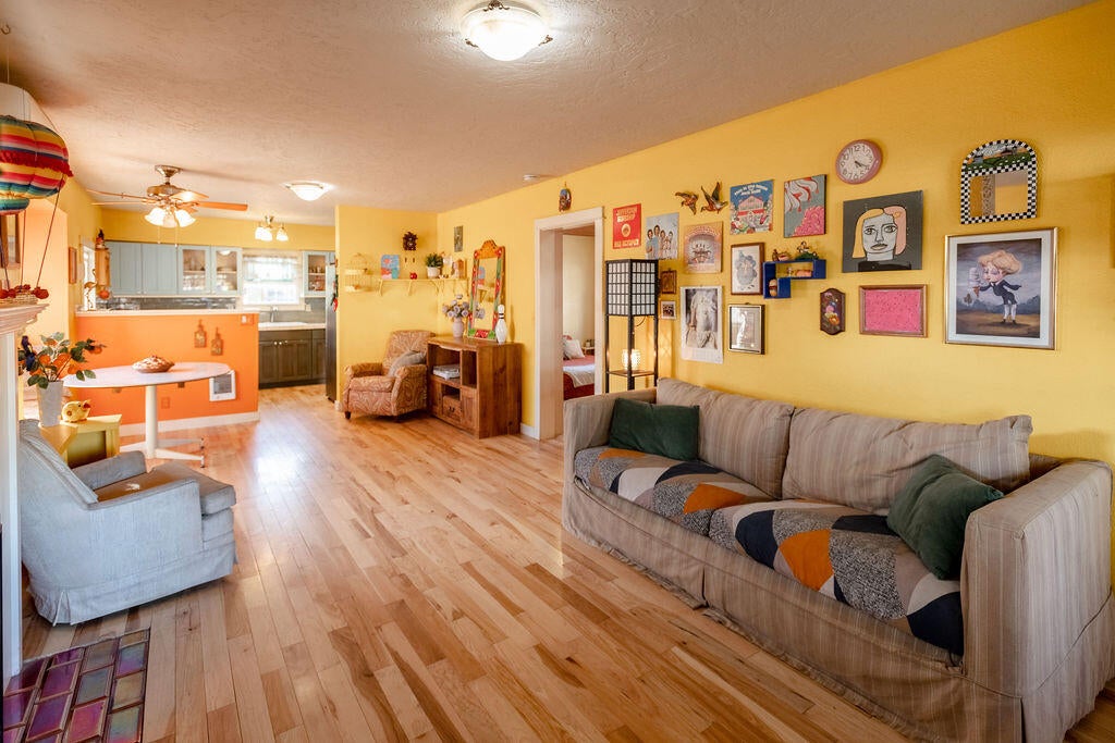 137 Southwest 10th Street Redmond, OR 97756 - Photo 19 of 42 DSC_4219