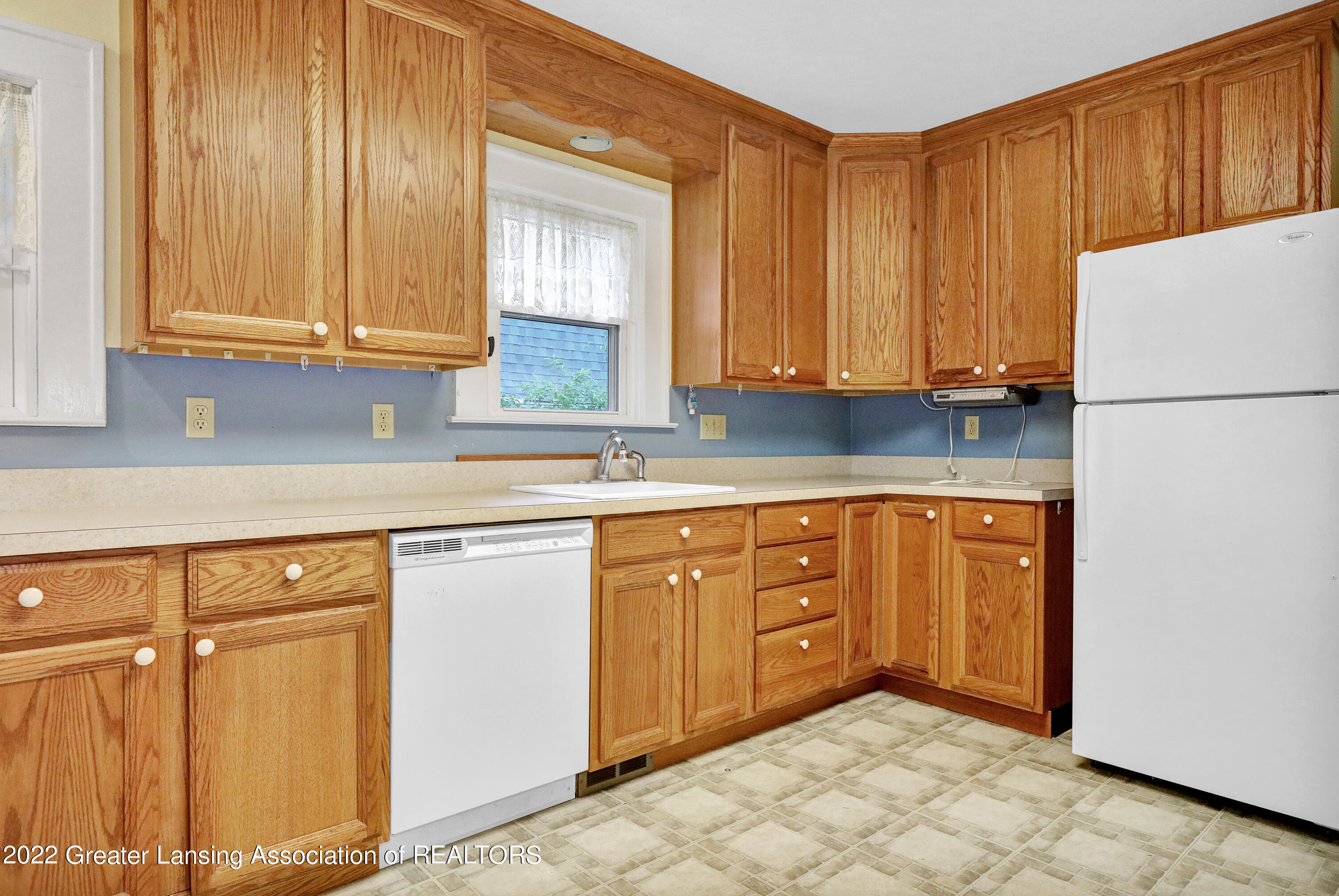330 Wayburn Road Lansing, MI 48910 - Photo 10 of 54 9I3A3586
