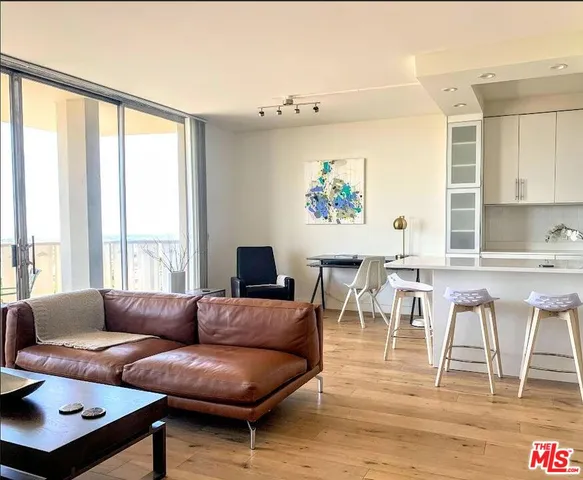 $810,000 | 4411 Los Feliz Boulevard, Unit 1105, Los Angeles, CA 90027