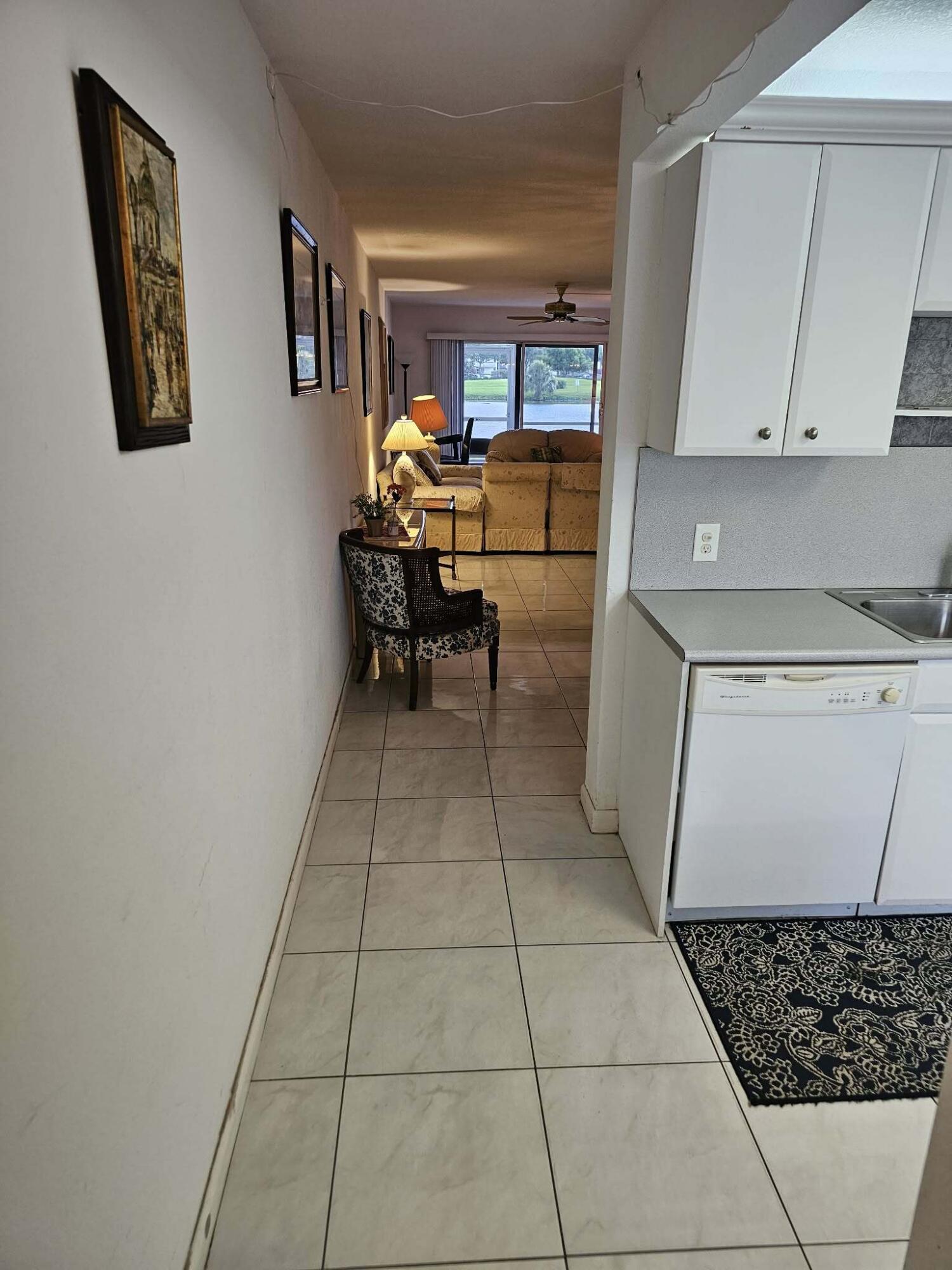 1039 Newcastle A Boca Raton, FL 33434 - Photo 3 of 40 1