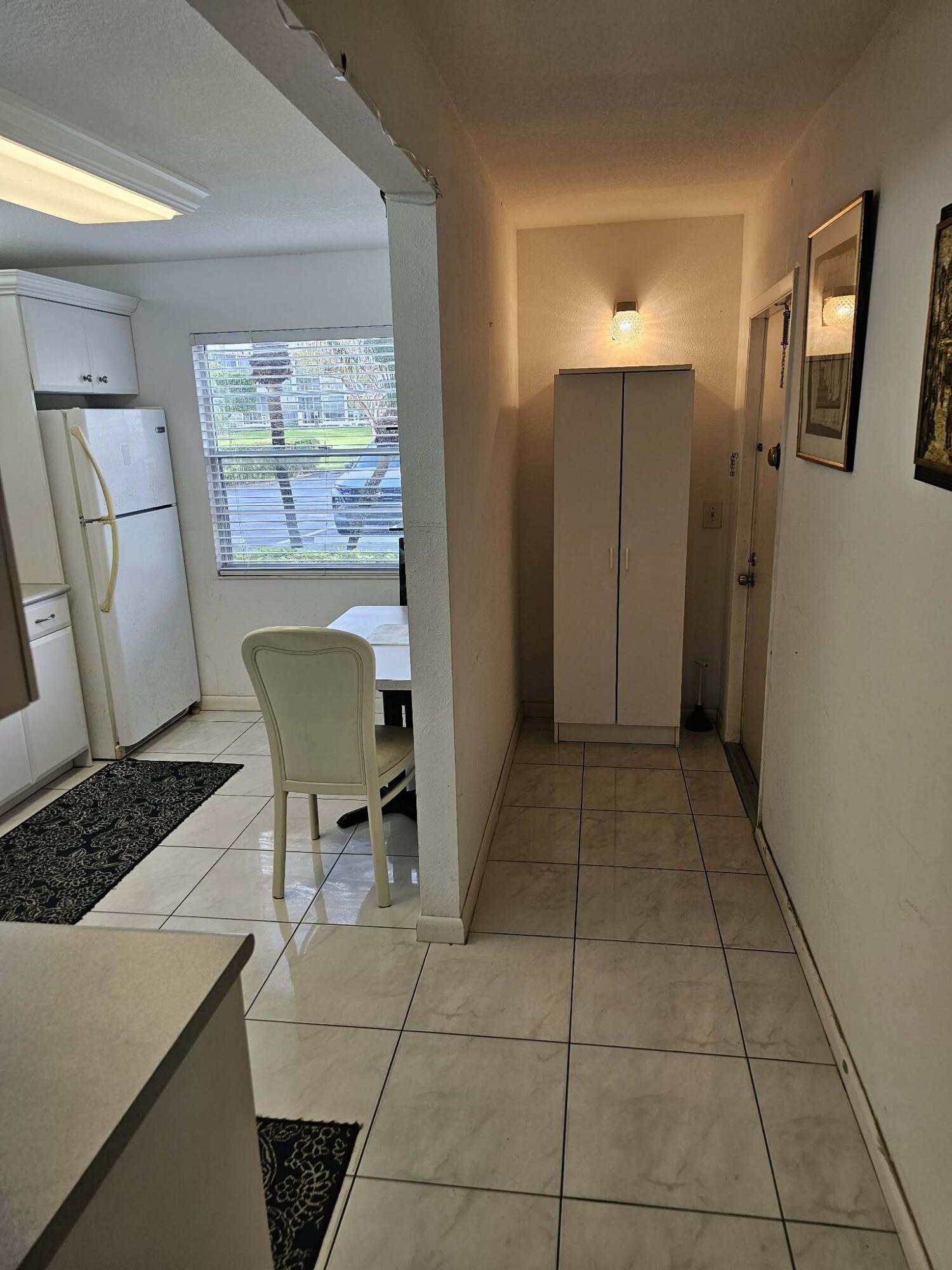 1039 Newcastle A Boca Raton, FL 33434 - Photo 4 of 40 2