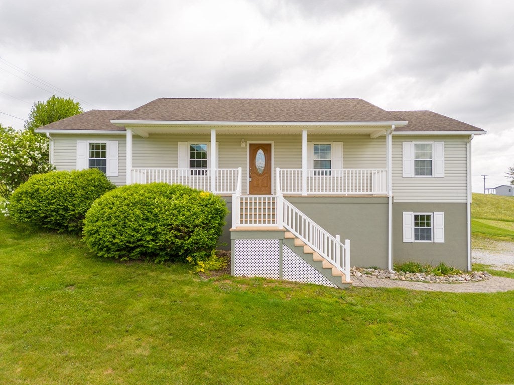 704 Fort Chiswell Road Fort Chiswell, VA 24360 - Photo 4 of 72 Gallery Image 4