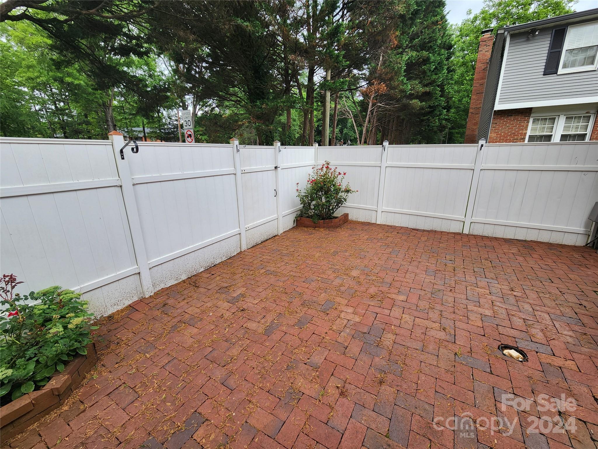 1201 Scaleybark Road, Unit D Charlotte, NC 28209 - Photo 33 of 37 a view of a backyard