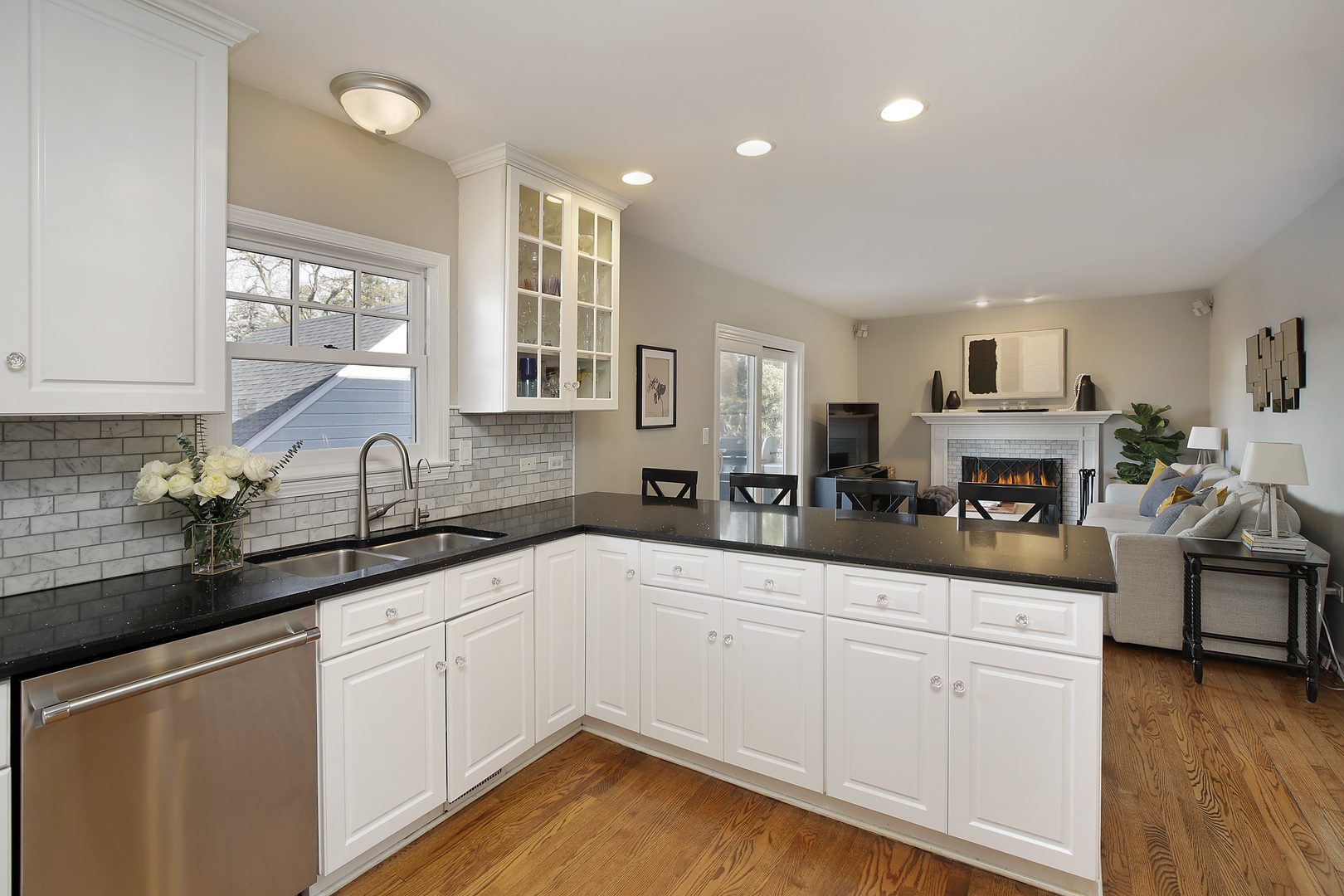 144 West Austin Avenue Libertyville, IL 60048 - Photo 6 of 32