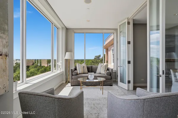 $715,000 | 1200 Meadowbrook Road, Unit 19, Jackson, MS 39206